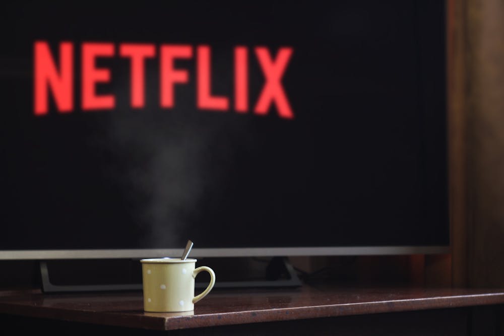 É possível assistir Netflix de graça? Descubra aqui, Como ter acesso a Netflix de graça, Qual aplicativo é igual a Netflix totalmente gratuito, Como assistir séries online de graça, Quanto custa a assinatura da Netflix 1 tela.